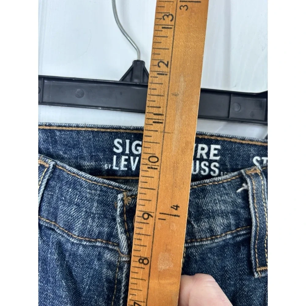 Signature Levi's Mens 30x30 Medium Blue Straight Denim Jeans‎ Mid Rise